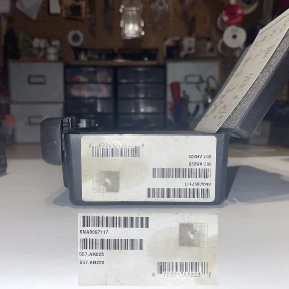 EOTech 557.AR223 Holographic Sight – Excellent Condition – Box & Manual Included - Picture 7 of 8